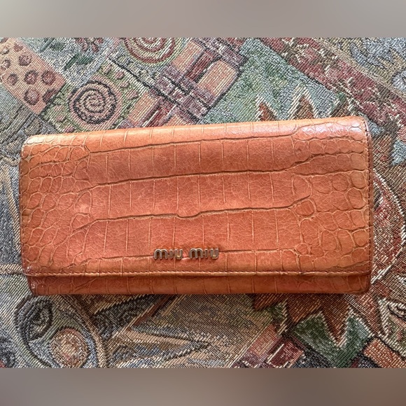 Miu Miu Authentic Crocodile Embossed Leather Wallet Carmel with Rust Interior - Picture 1 of 11